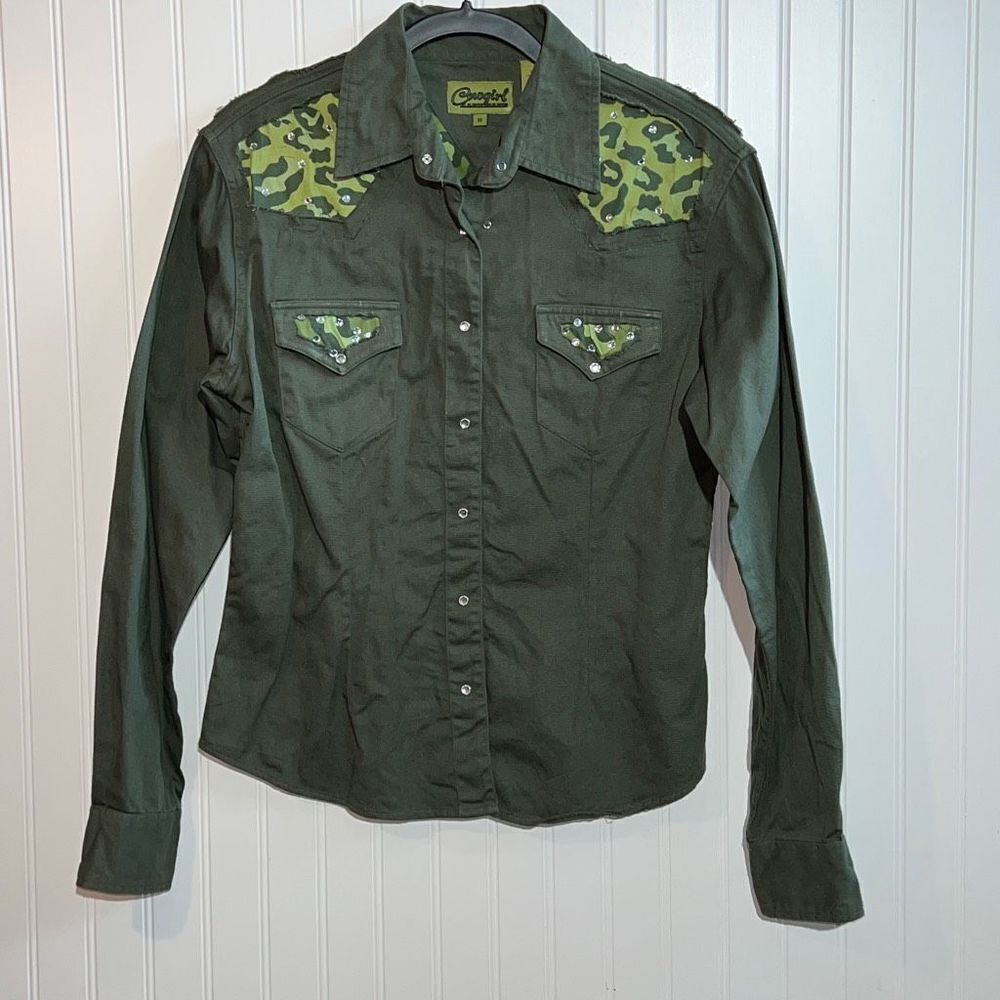 Cheetah Womens Olive Green Button-Up Western Shirt with Camouflage Accents